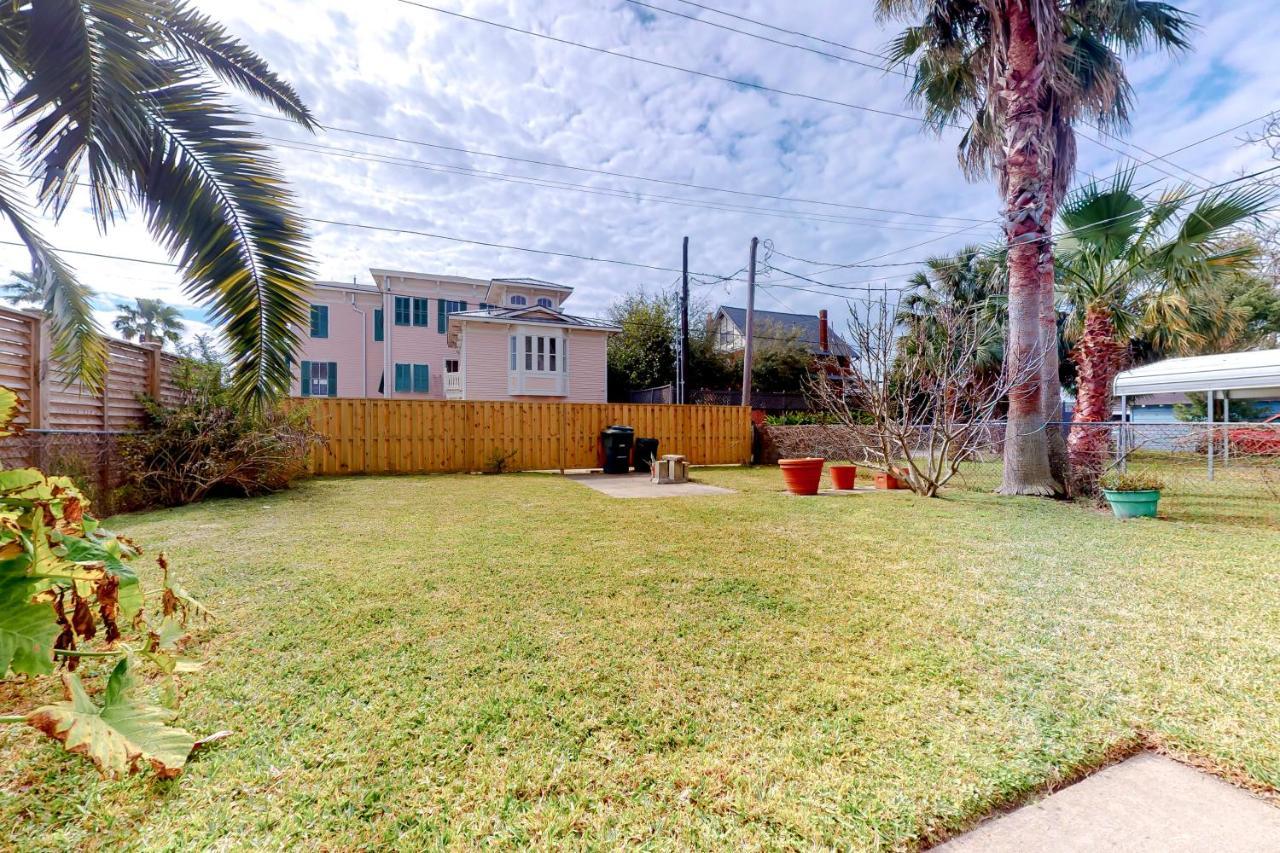 Greener Grasses Galveston Bagian luar foto
